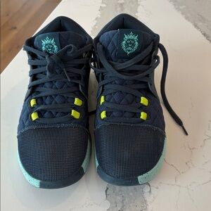 MEN'S NIKE LEBRON WITNESS VIII BASKETBALL SHOES